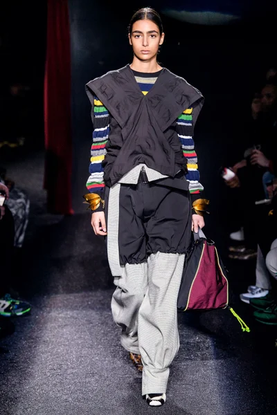 Look 19